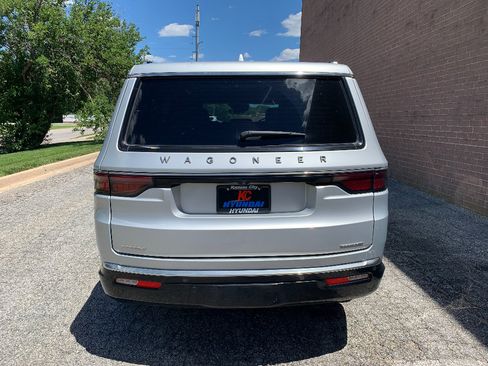 Used 2022 Jeep Wagoneer Series II AWD/4WD image 26