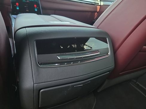 Used 2025 Cadillac Escalade Sport AWD/4WD image 12