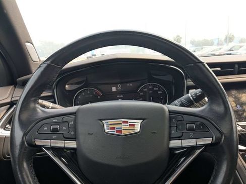 Used 2023 Cadillac XT6 Premium Luxury FWD image 18