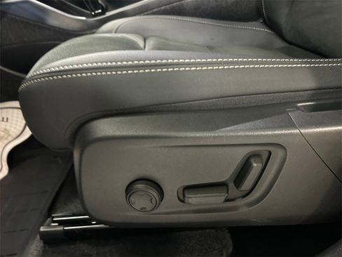 Certified 2023 Volvo C40 P8 Recharge Ultimate image 11