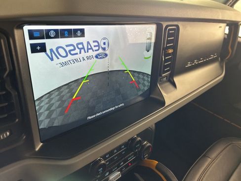 Used 2021 Ford Bronco Badlands image 14