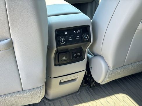 Used 2020 GMC Acadia SLT FWD image 20