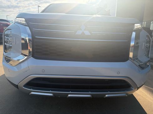 Used 2024 Mitsubishi Outlander SE AWD/4WD image 10