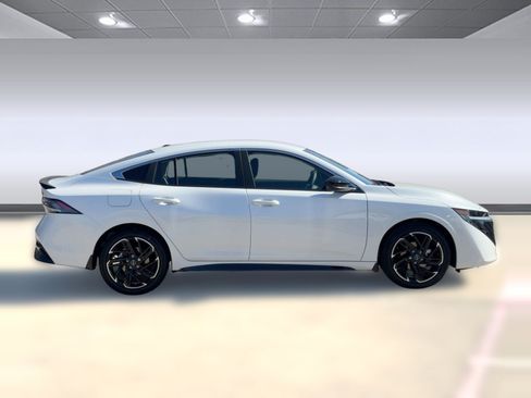 New 2026 Nissan Sentra SR w/ Floor Mat Package FWD image 8