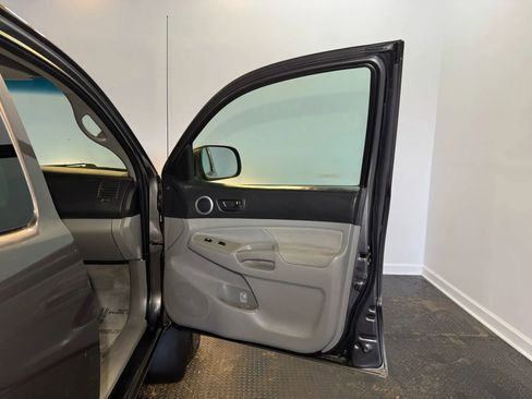 Used 2011 Toyota Tacoma 4x4 Access Cab V6 w/ TRD Off-Road Pkg image 24