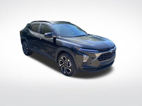 Used 2024 Chevrolet Trax RS w/ Sunroof Package FWD image 9