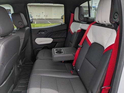 Used 2024 GMC Canyon AT4X AWD/4WD image 25