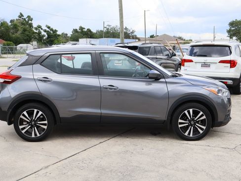 Used 2018 Nissan Kicks SV FWD image 10