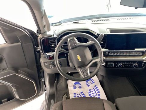 Used 2023 Chevrolet Silverado 1500 LT AWD/4WD image 33