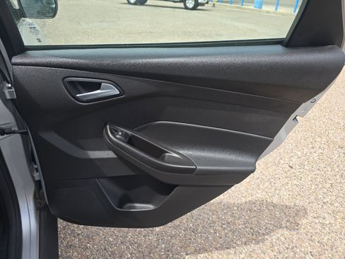 Used 2018 Ford Focus SE FWD image 25