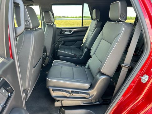 Used 2025 GMC Yukon Elevation AWD/4WD image 24