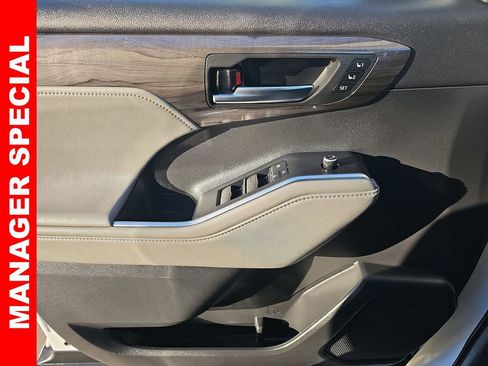 Used 2022 Toyota Highlander Limited image 29