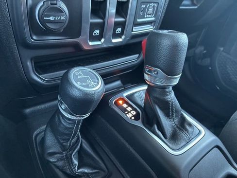 Used 2024 Jeep Wrangler Sport S image 33