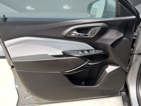 Used 2025 Chevrolet Trax LT FWD image 13