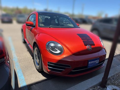 Used 2018 Volkswagen Beetle 2.0T S FWD image 2