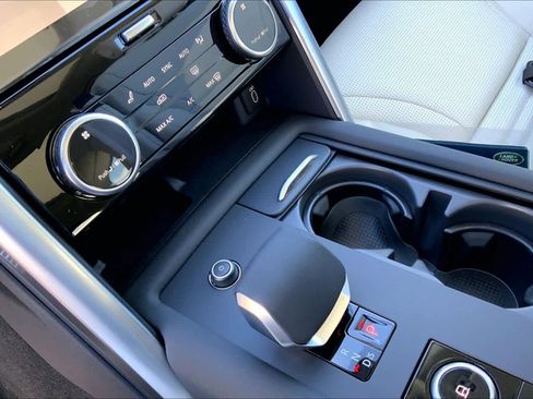 New 2026 Land Rover Discovery Limited Edition image 7