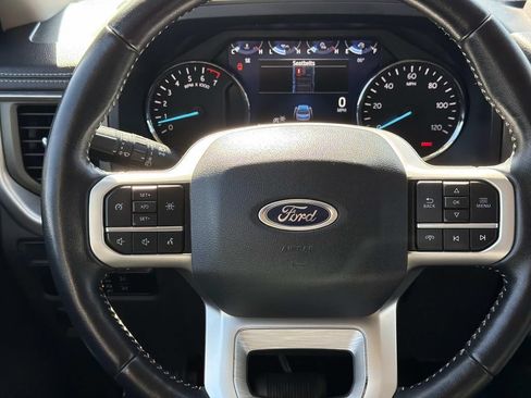 Used 2024 Ford Expedition XLT RWD image 12