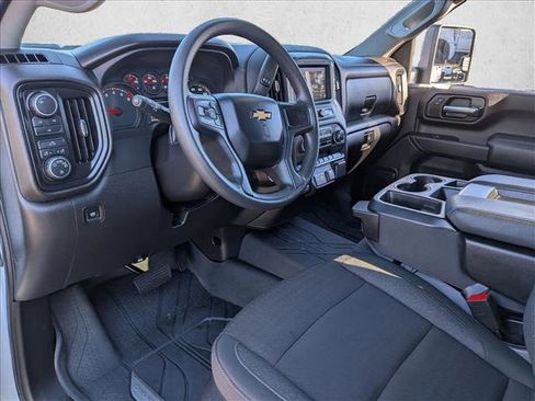 Used 2025 Chevrolet Silverado 2500 Custom w/ Custom Convenience Package image 9