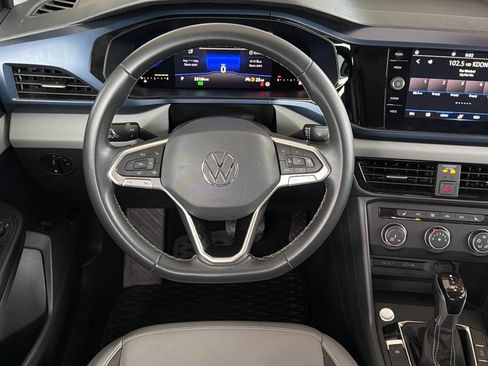 Used 2022 Volkswagen Taos SE FWD image 15