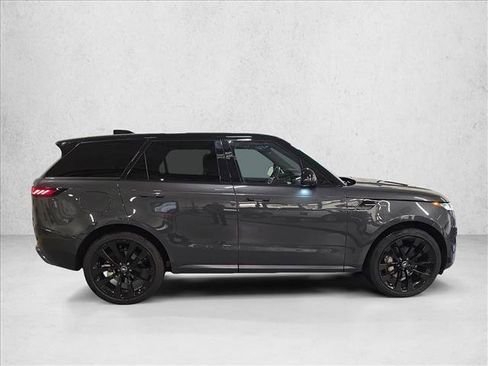 Used 2025 Land Rover Range Rover Sport SE AWD/4WD image 4