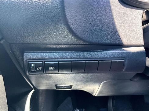 Used 2021 Toyota Corolla LE FWD image 34