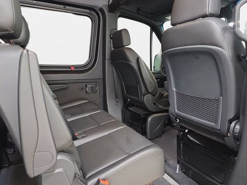 Used 2023 Mercedes-Benz Sprinter 2500 image 12