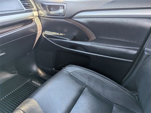 Used 2018 Toyota Highlander XLE w/ Protection Package #3 image 19