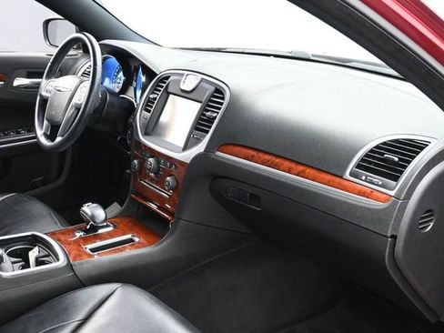 Used 2013 Chrysler 300 RWD image 26