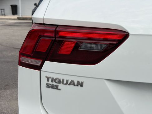 Used 2019 Volkswagen Tiguan SEL Premium AWD/4WD image 10