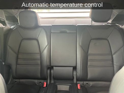 Used 2020 Porsche Cayenne Turbo image 21