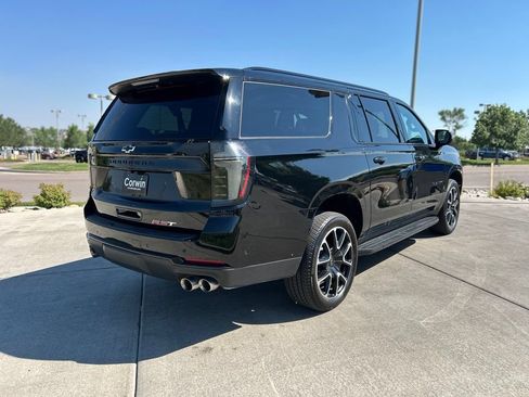 Used 2025 Chevrolet Suburban RST w/ Comfort Package AWD/4WD image 8