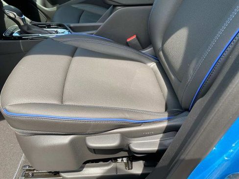 Used 2025 Buick Encore GX Sport Touring image 9