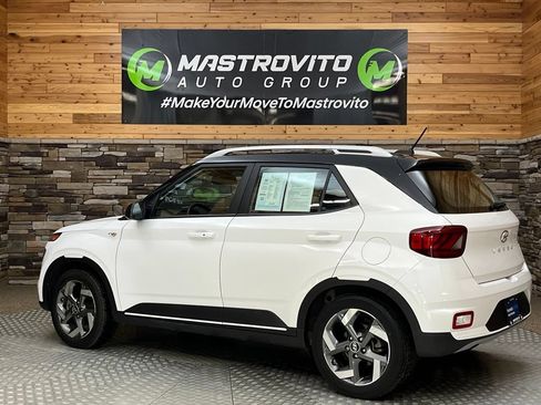 Used 2024 Hyundai Venue Limited FWD image 18