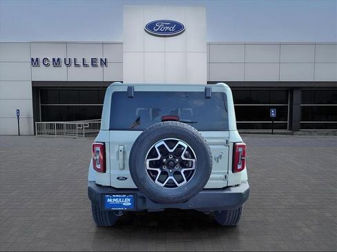 New 2025 Ford Bronco Outer Banks image 12