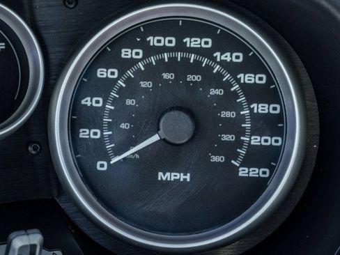 Used 2005 Ford GT RWD image 98