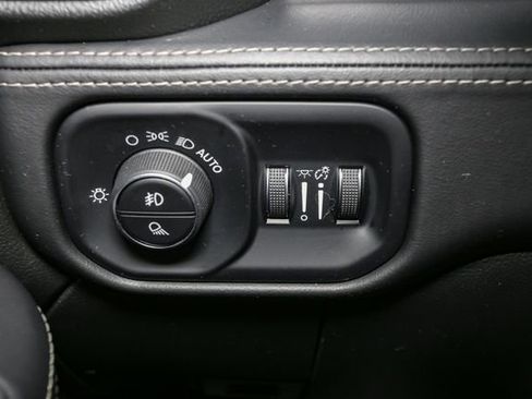 Used 2025 RAM 3500 Limited AWD/4WD image 36
