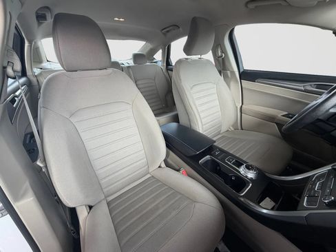 Used 2019 Ford Fusion SE FWD image 21