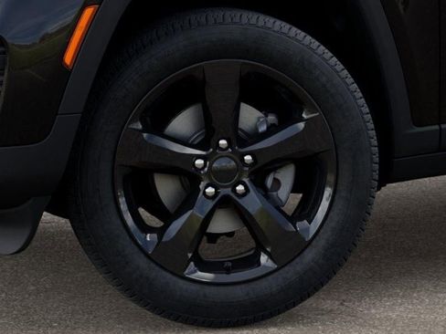 New 2025 Jeep Grand Cherokee Altitude image 8