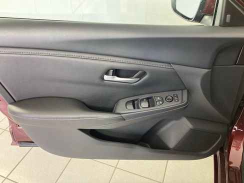 Used 2025 Nissan Sentra SV FWD image 13
