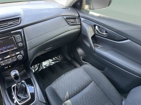 Used 2020 Nissan Rogue SV image 14