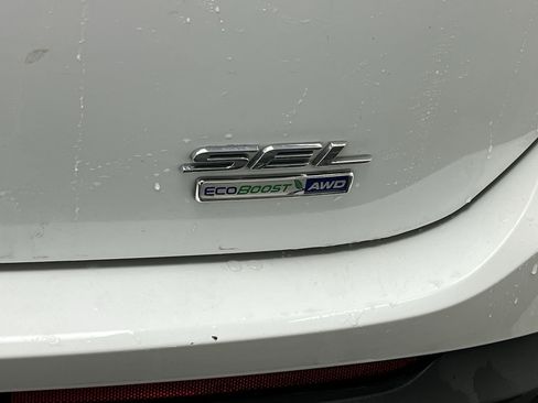 Used 2018 Ford Edge SEL image 28