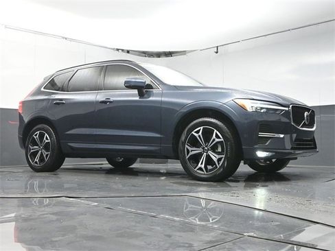 Used 2022 Volvo XC60 B5 Momentum w/ Climate Package image 41