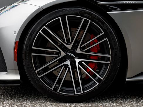Used 2024 Aston Martin DB12 Coupe RWD image 30
