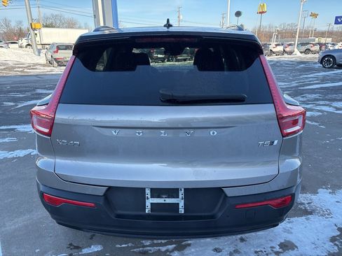 Used 2022 Volvo XC40 T5 R-Design w/ Climate Package image 7