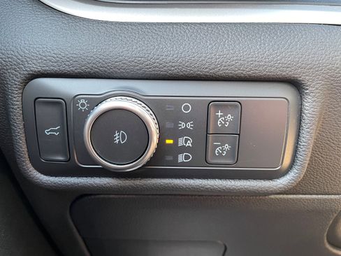 Used 2022 Ford Explorer XLT w/ Equipment Group 202A AWD/4WD image 17