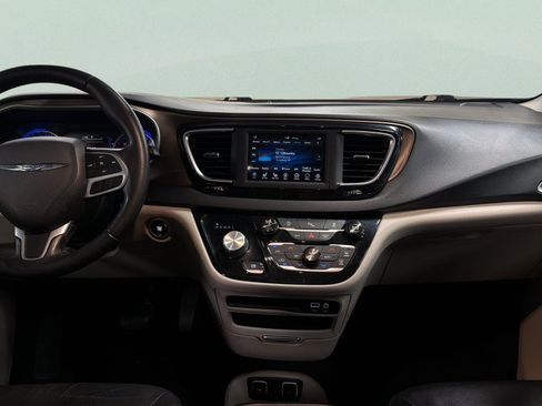 Used 2018 Chrysler Pacifica Touring-L FWD image 35