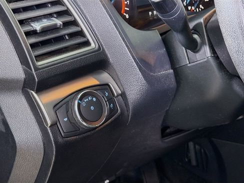 Used 2018 Ford Explorer XLT image 12