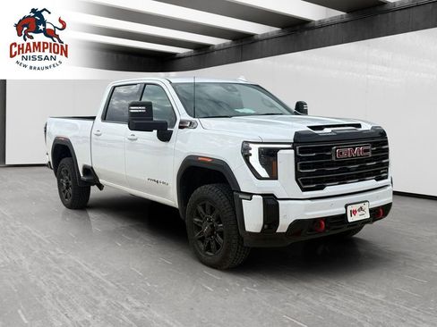 Used 2025 GMC Sierra 2500 AT4 AWD/4WD image 7