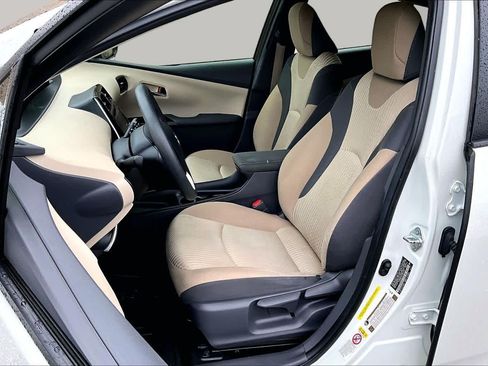 Used 2018 Toyota Prius Two w/ Prius Two Safety Plus Package FWD image 8