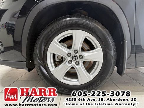 Used 2022 Toyota Highlander LE image 7